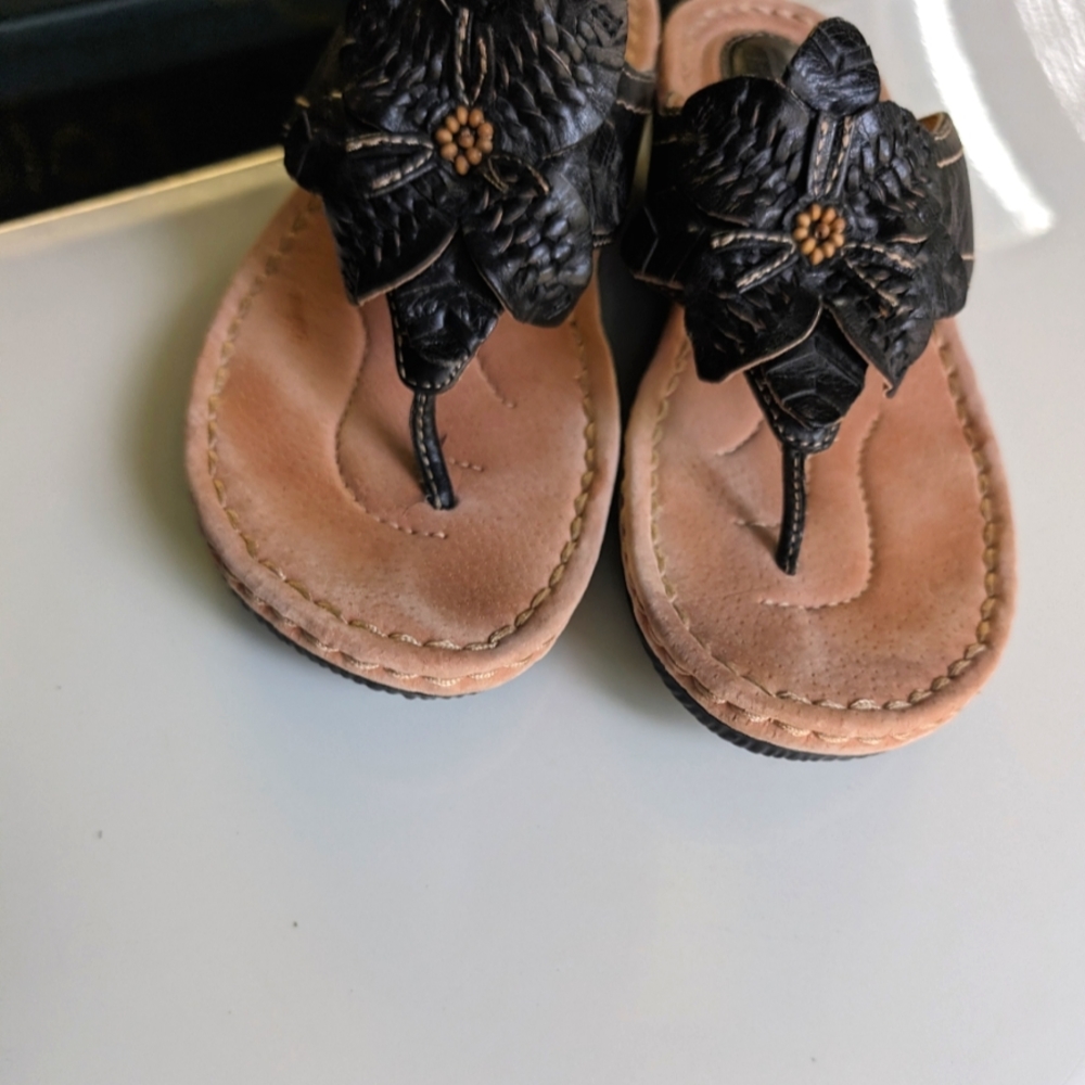 Women's Clark sandals size 8 medium